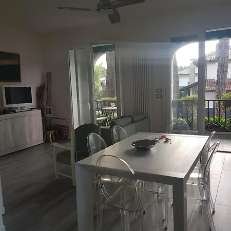 Su 3 Piani Con Giardino 別荘