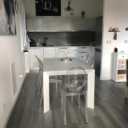 Su 3 Piani Con Giardino 別荘 リド・ディ・スピーナ