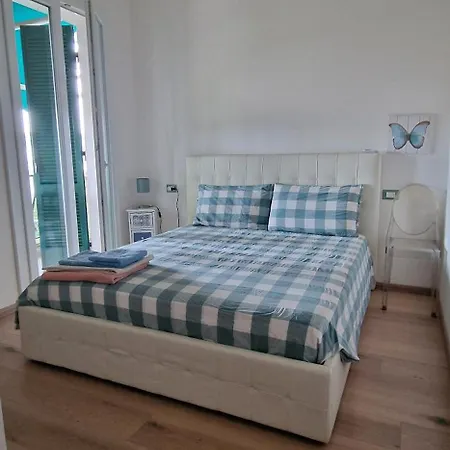 Su 3 Piani Con Giardino *