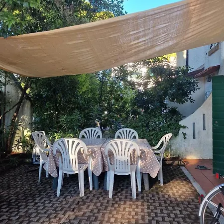 Su 3 Piani Con Giardino Casa de Férias