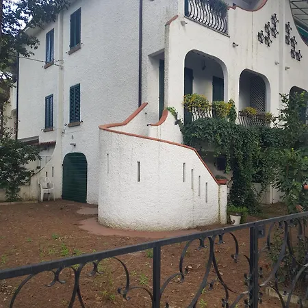 Su 3 Piani Con Giardino Сasa de vacaciones Lido di Spina