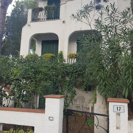 Su 3 Piani Con Giardino בית נופש לידו דה ספינה