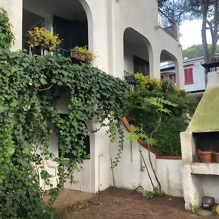 Su 3 Piani Con Giardino בית נופש