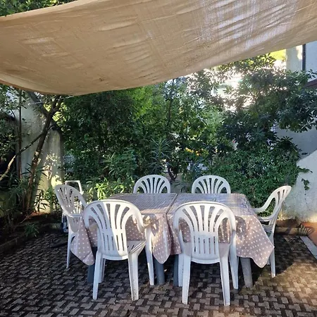 Su 3 Piani Con Giardino