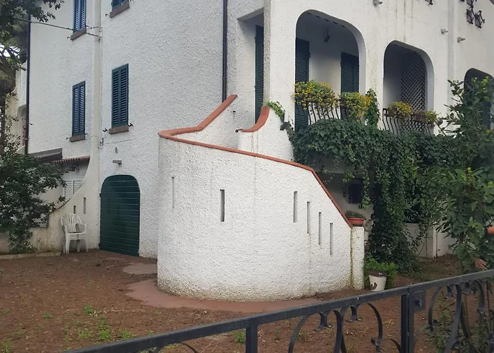 Dom wakacyjny Su 3 Piani Con Giardino