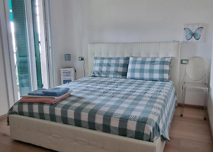 Su 3 Piani Con Giardino *