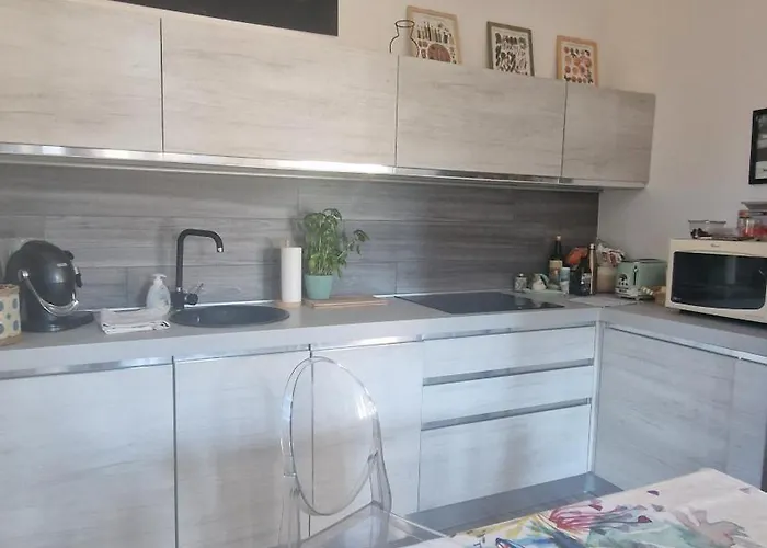 Su 3 Piani Con Giardino Vakantiehuis